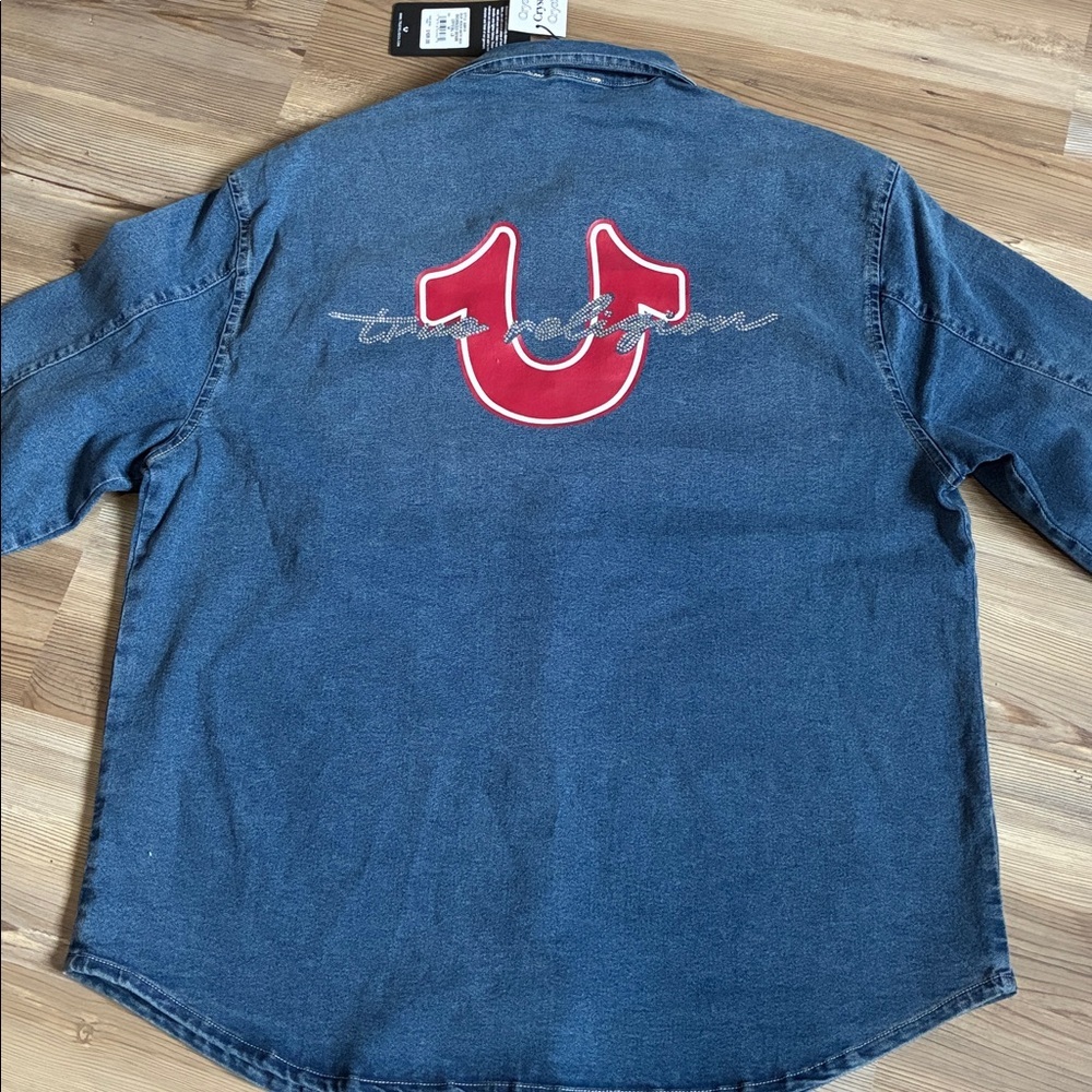 True Religion Oversized Denim Button up Shirt Crystal logo Women’s M NWT Western - Picture 11 of 14
